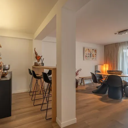 Appartement Stylish 2-bedroom With Private Garage *