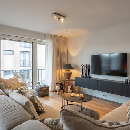 Stylish 2-bedroom With Private Garage Appartement *