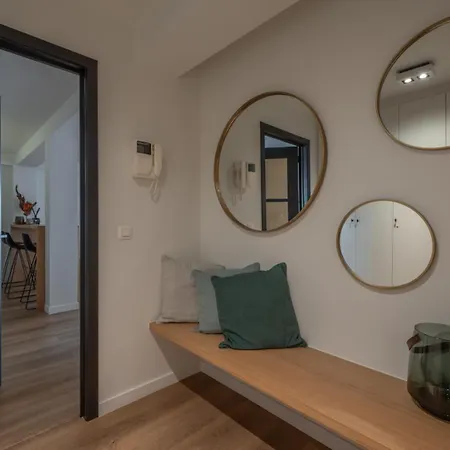 Stylish 2-bedroom With Private Garage *